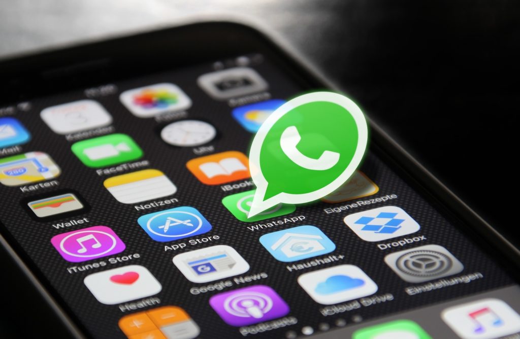 Ontslag op staande voet: strekt de ambtelijke integriteit zich uit tot WhatsApp-gesprekken?